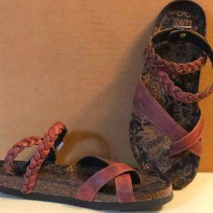 🌞 MUK LUKS braided sandals 🌞